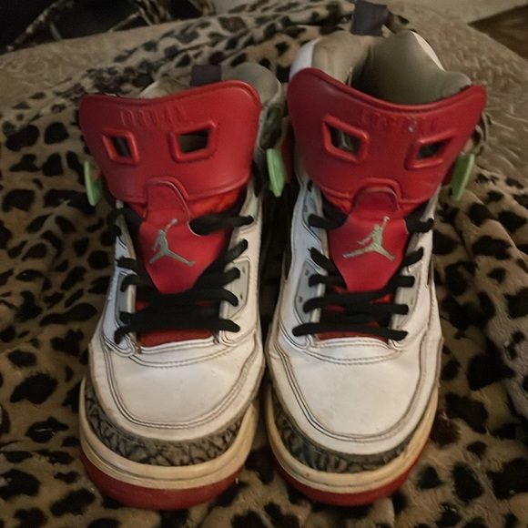 Jordan Retro 4s “Son of mars” wear is shown in photos. - Picture 2 of 5